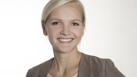 Headshot of Alina Viehoff